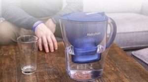 Water Filter Pitcher with Built-in Water Quality Indicator