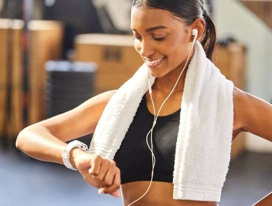 How to Do Workouts at Home: Transform Your Living Space into a Personal Gym 4 Monitor Your Progress