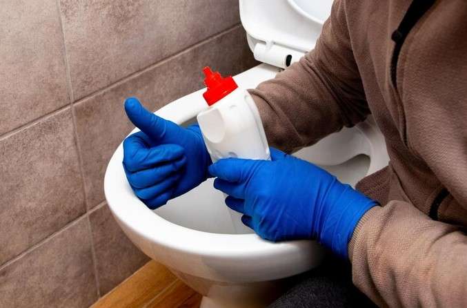 How to Use Toilet Seat Cleaners