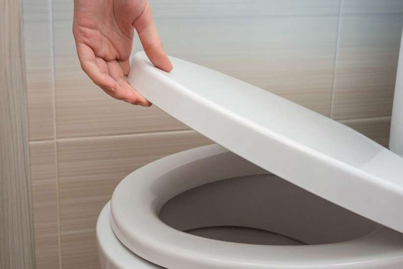 Why Are Toilet Seats So Uncomfortable? | The Ultimate Guide 3 The lid of the toilet seat