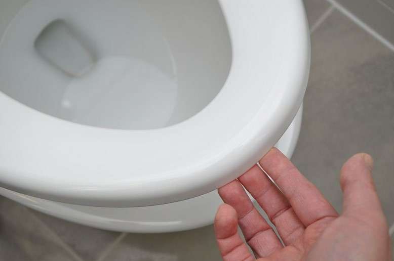 Why Are Toilet Seats So Uncomfortable? | The Ultimate Guide 1 The material of toilet seats