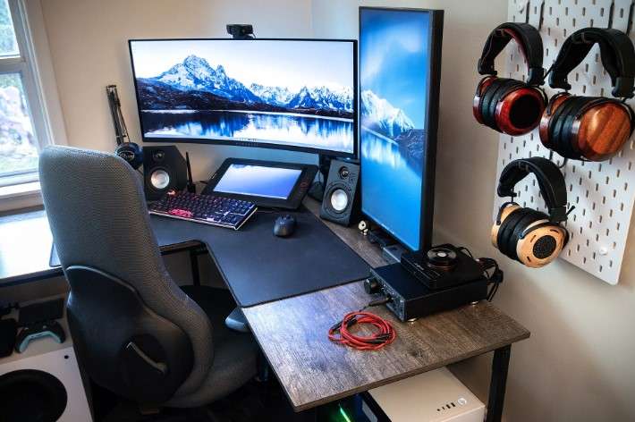 7 Gaming Desk Setup Ideas for Gamers of All Levels 3 Corner desk setup