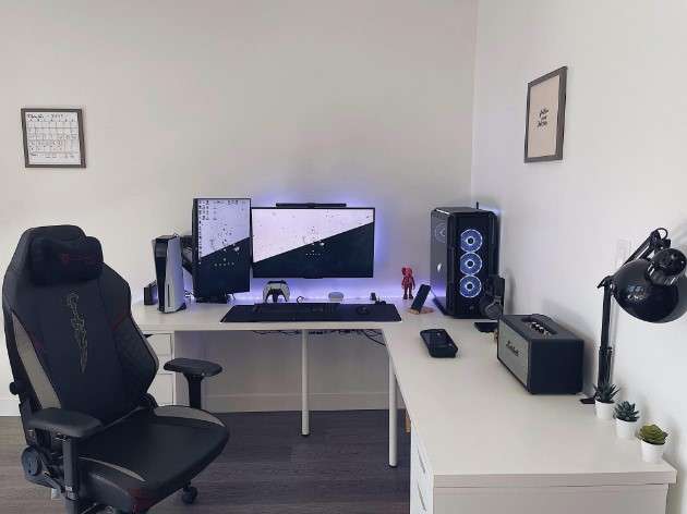 L shaped desk setup