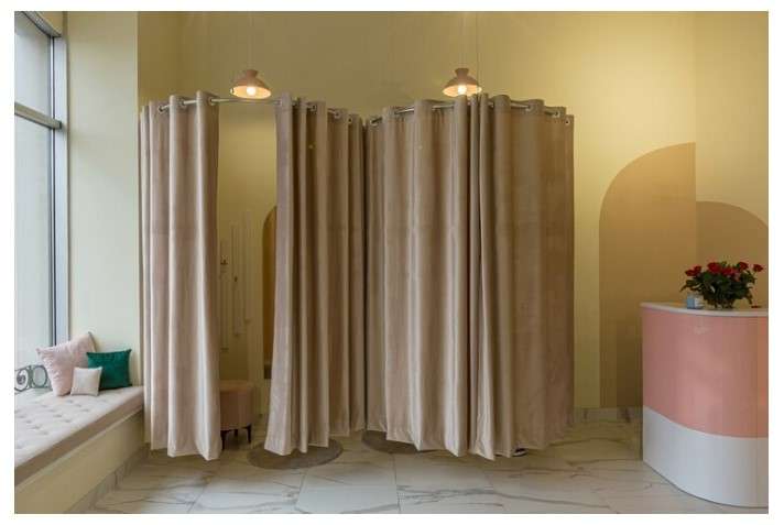 What is the average shower curtain size? 1 Standard shower curtain sizes