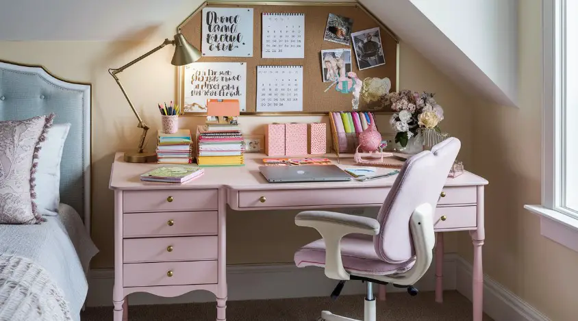 10 Must-Have Girls Bedroom Furniture Pieces for Every Style 6 Functional Desk