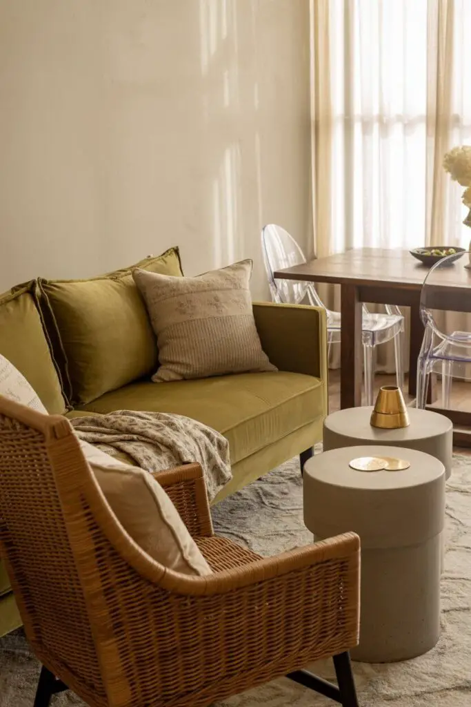 How to Mix and Match Eclectic Furniture in a Room (Without It Looking Like a Yard Sale) 4 Mix Materials Like a Pro